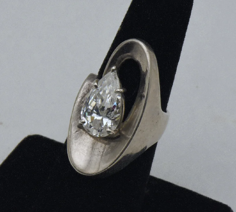 Vintage Sterling Silver Cubic Zirconia Modern Design Ring - Size 6